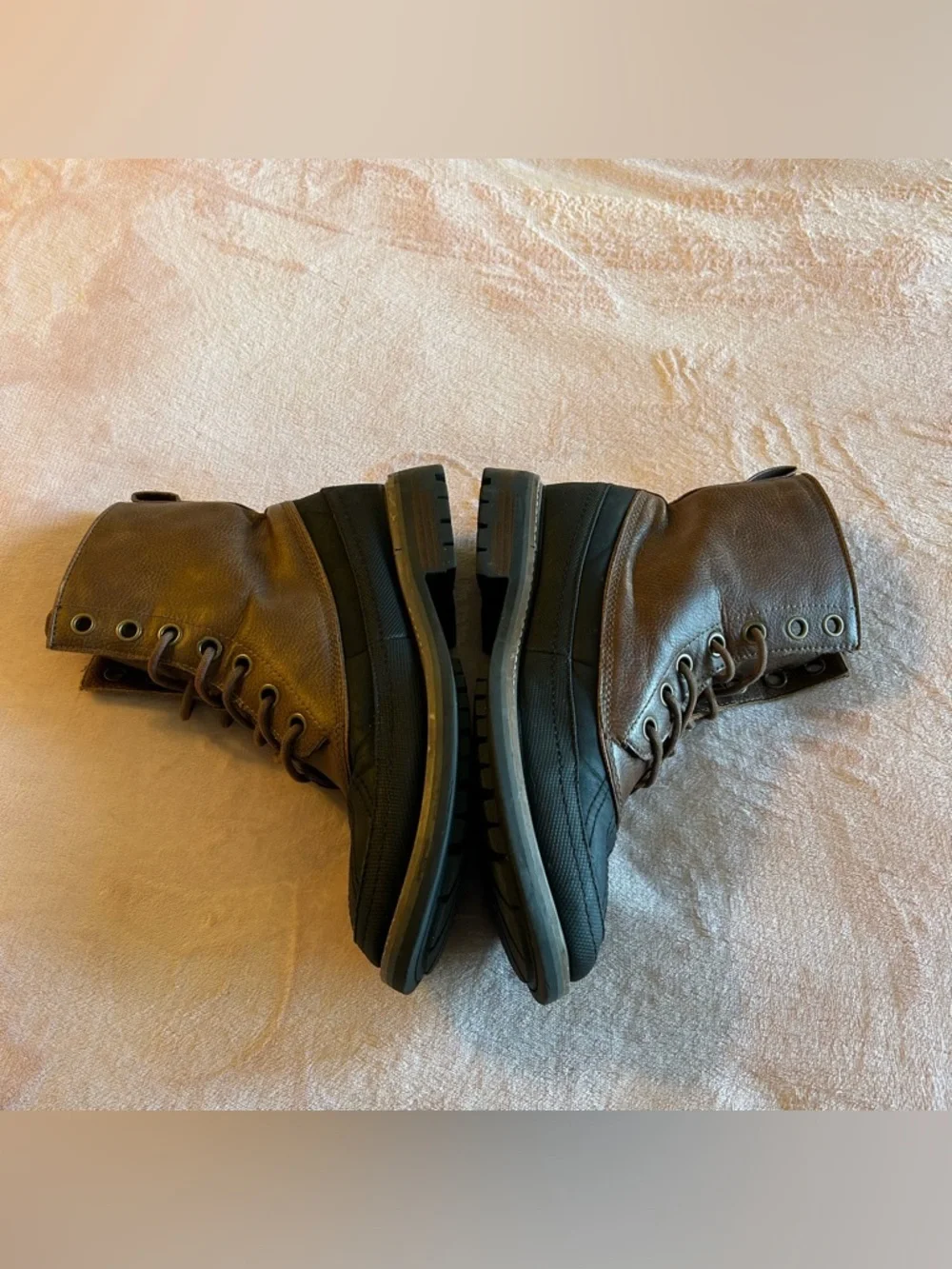 Tommy Hilfiger cognac brow leather with black rubber duck base size 10